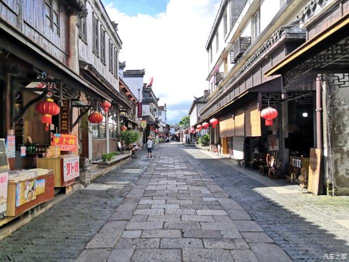 【两会·关注】何英代表：建议进一步加大易地搬迁后续扶持